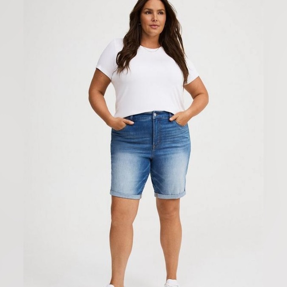 Torrid Perfect High-Rise Bermuda Jean Short NWT